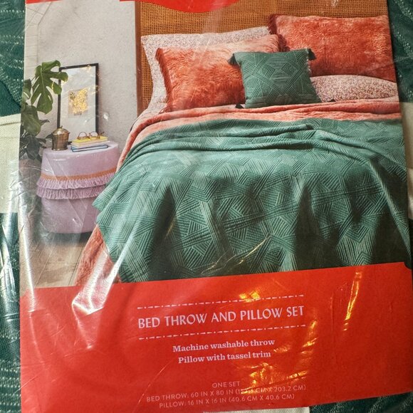 Opalhouse designed with Jungalow Decorative Bed Throw and Pillow Set Dark Green - Picture 6 of 6